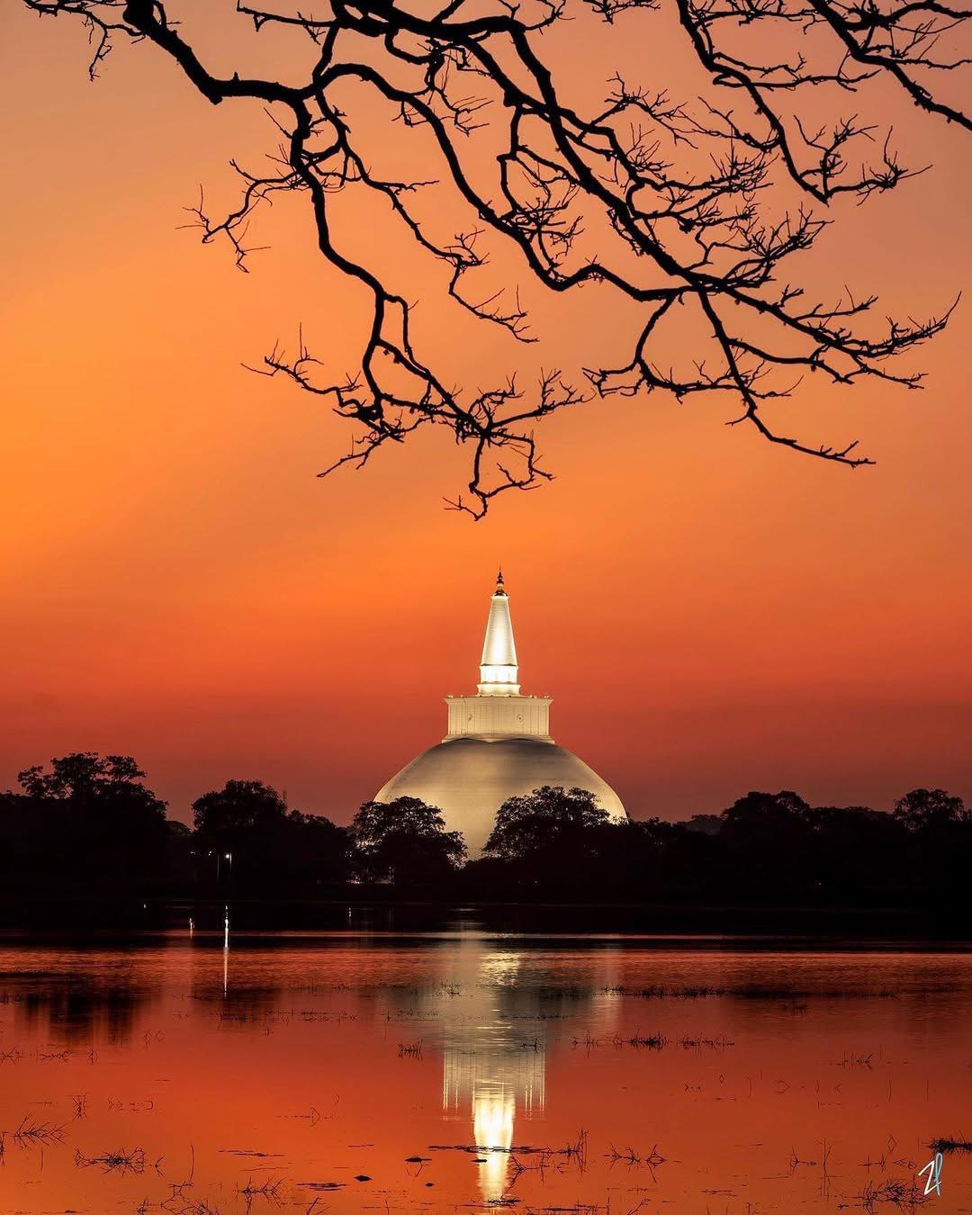 Explore Ruwanwelisaya: Sri Lanka’s Ancient Wonder in the Sacred City